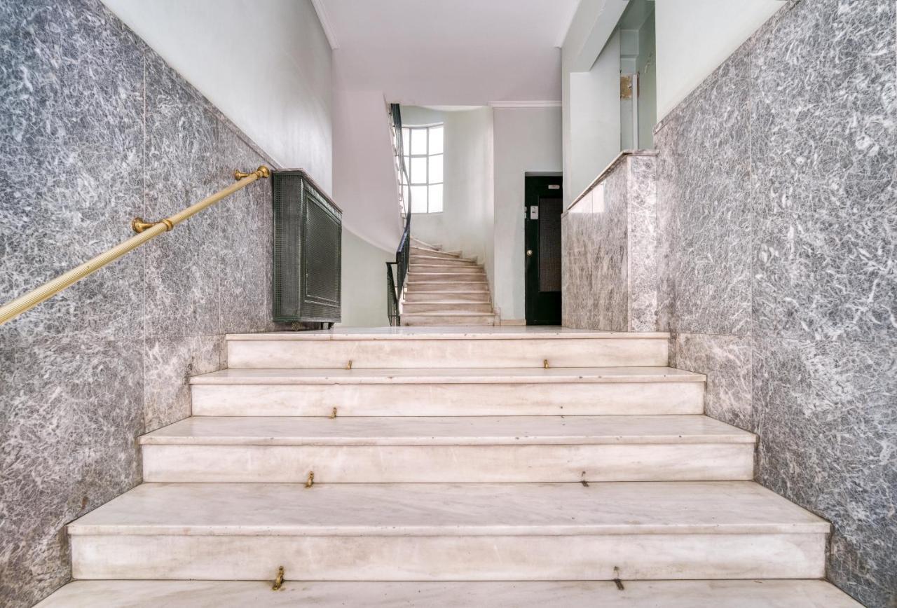 Stylish, Sunny New 2 Bedroom, Prime Central Athén Kültér fotó