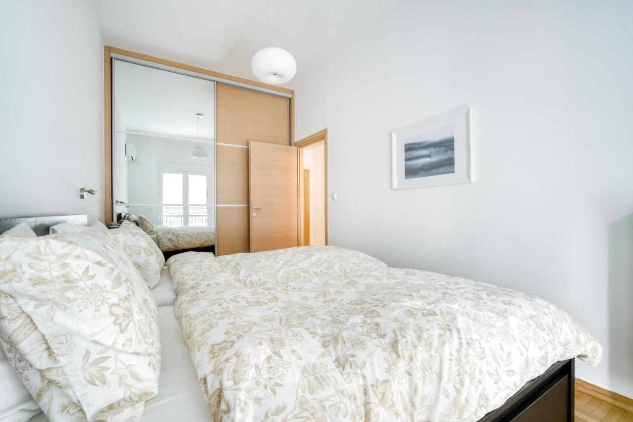 Stylish, Sunny New 2 Bedroom, Prime Central Athén Kültér fotó